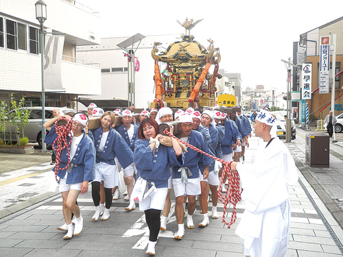「ワッショイ！」真夏日の市街地に威勢よい声響く　一宮神社の秋季例祭